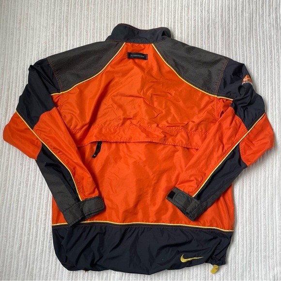 Vintage Nike ACG Two-Tone Packable Windbreaker Jacket - Picture 6 of 10